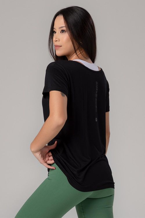 Blusa Essential Fluidity - Preto